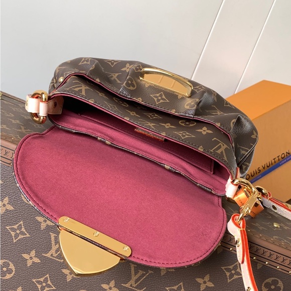 Louis Vuitton Classic Monogram Crossbody Bag - Picture 6 of 9